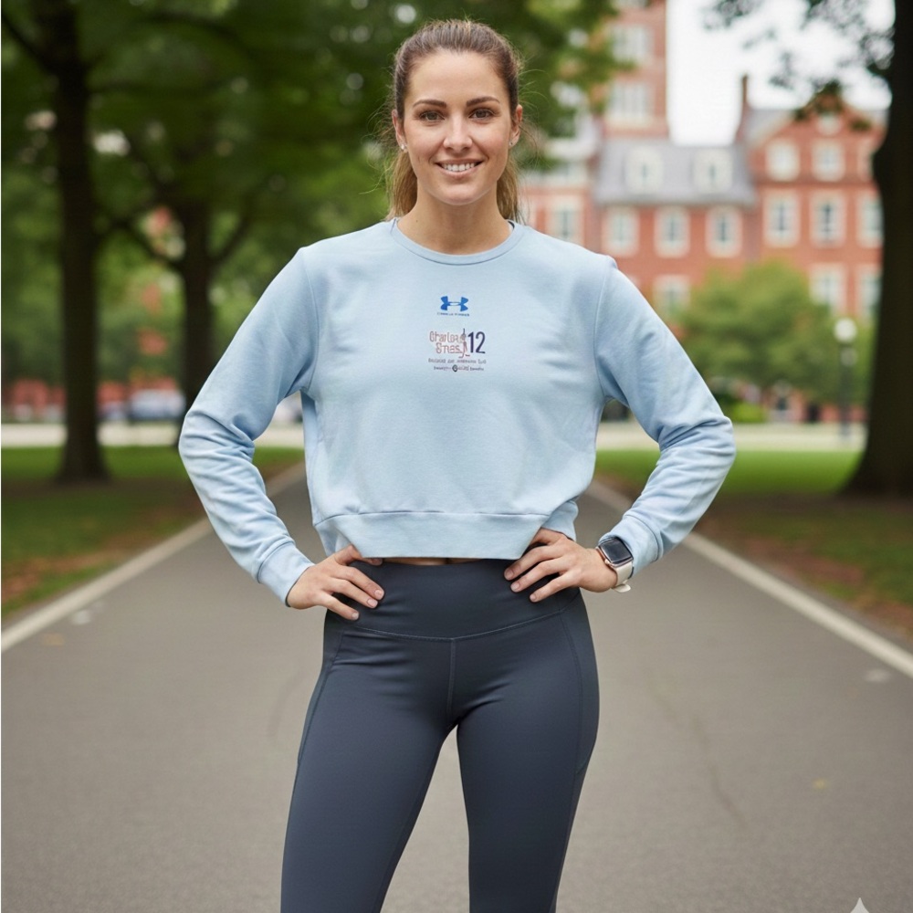 Under Armor Cropped sweatshirt with pockets!